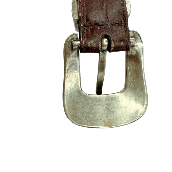 Elegant Brown Leather Belt with Intricate Silver Buckle - Picture 10 of 13